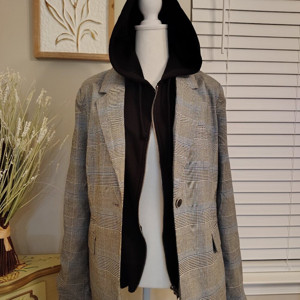 Romeo & Juliet - Detachable Hoodie - White & Blue - Medium